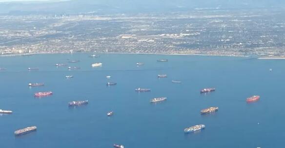 Congestion dans les ports des deux côtés de l'océan Pacifique